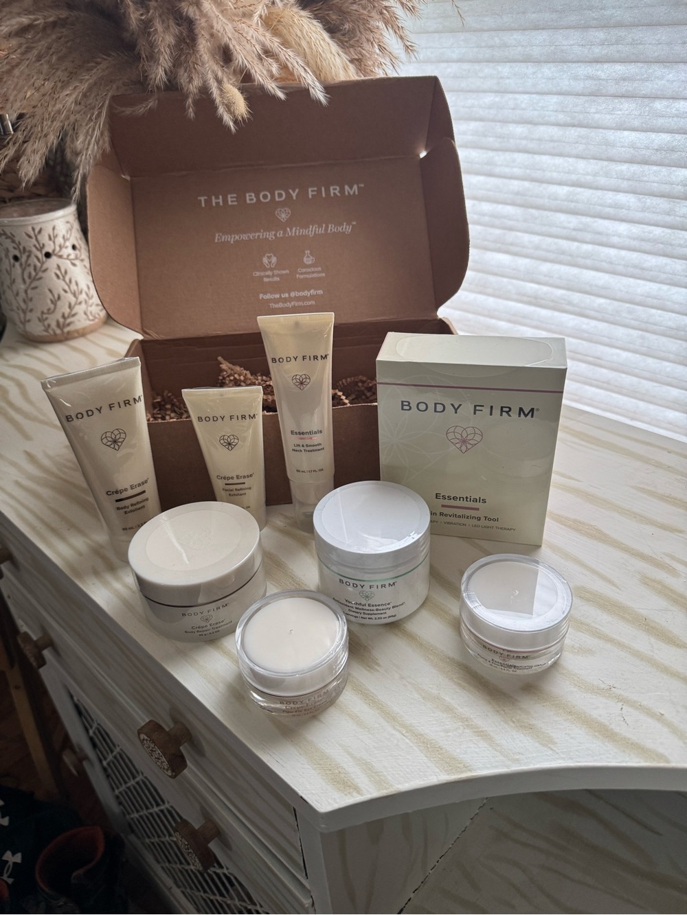 Body Firm Essentials Women’s Skincare Set - Cream/White